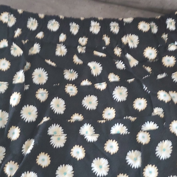 American Rag Sunflower Elastic Shorts - Picture 6 of 7